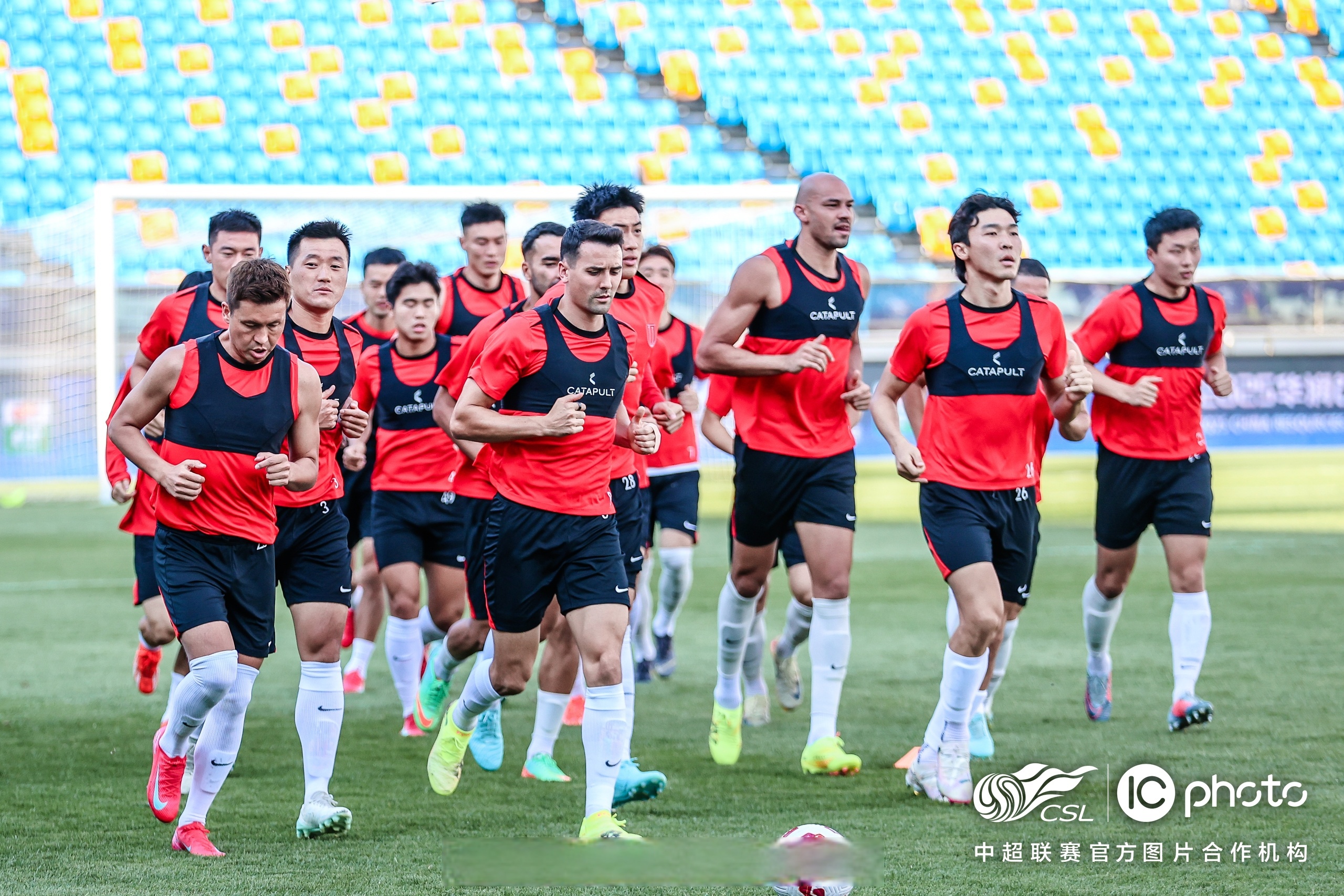 成都蓉城内部会议纪要流出：国际比赛日豪取连胜，荷甲使命明确，球队文化再被提及的简单介绍