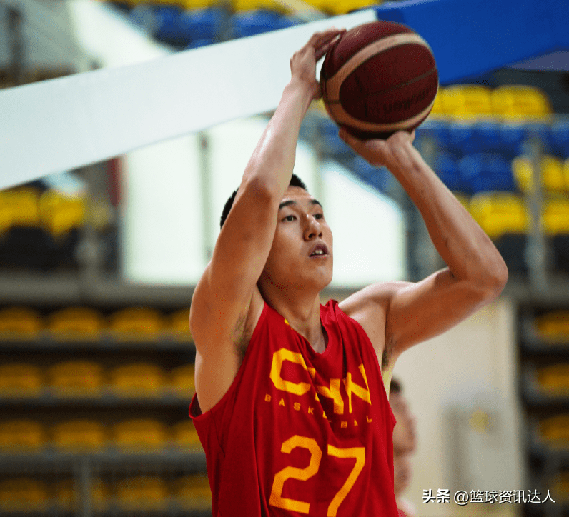 包含广州队训练开放日，赛前官宣签约引欢呼，欧篮联在即，团队化学反应显著的词条